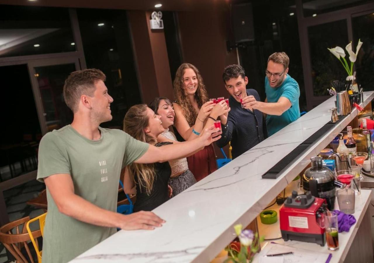 Catba Backpackers Hostel & Pool Bar Chan Chau Exterior foto